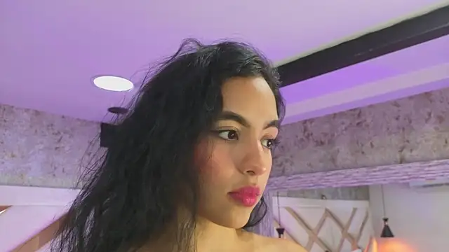 Snapshot of Saara_evans_ chatting on 09/25/25, 08:01 Saara evans online show from 09/25/25, 08:01