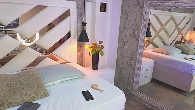 Snapshot of Saara_evans_ chatting on 09/30/25, 08:25 Saara evans online show from 09/30/25, 08:25