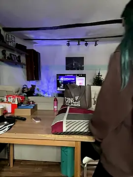 Snapshot of Seductively4_20 chatting on 12/19/25, 11:28 Seductively4 20 online show from 12/19/25, 11:28