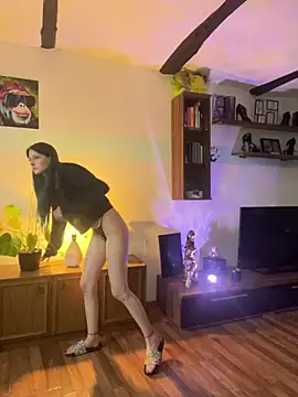 Snapshot of Seductively4_20 chatting on 02/11/26, 02:55 Seductively4 20 online show from 02/11/26, 02:55