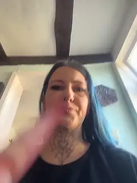 Snapshot of Seductively4_20 chatting on 02/15/26, 09:19 Seductively4 20 online show from 02/15/26, 09:19