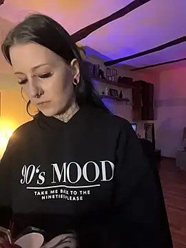 Snapshot of Seductively4_20 chatting on 02/23/26, 06:44 Seductively4 20 online show from 02/23/26, 06:44