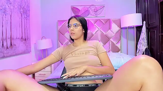 DanniaKross online show from 09/19/25, 04:36