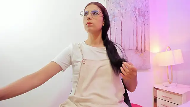 DanniaKross online show from 12/18/25, 12:44