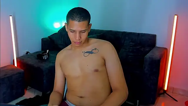 Snapshot of Latin_Boyss_ chatting on 10/11/25, 09:24 Latin Boyss  online show from 10/11/25, 09:24