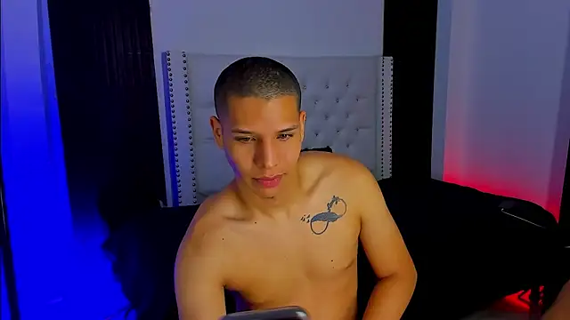 Snapshot of Latin_Boyss_ chatting on 10/18/25, 07:47 Latin Boyss  online show from 10/18/25, 07:47