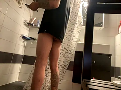 Snapshot of Tholel420 chatting on 11/24/25, 08:41 Tholel420 online show from 11/24/25, 08:41