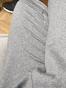 Snapshot of LeoMaduroSP chatting on 09/26/25, 05:28 LeoMaduroSP online show from 09/26/25, 05:28