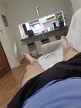 Snapshot of LeoMaduroSP chatting on 10/31/25, 04:24 LeoMaduroSP online show from 10/31/25, 04:24