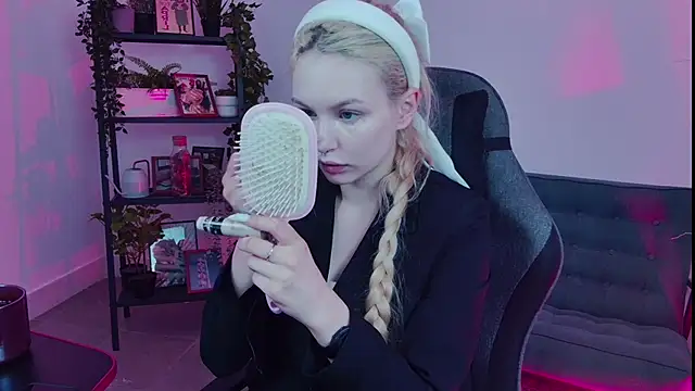 Snapshot of AvaDaviis chatting on 09/09/25, 07:30 AvaDaviis online show from 09/09/25, 07:30