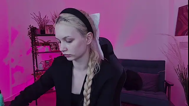 Snapshot of AvaDaviis chatting on 09/11/25, 07:19 AvaDaviis online show from 09/11/25, 07:19