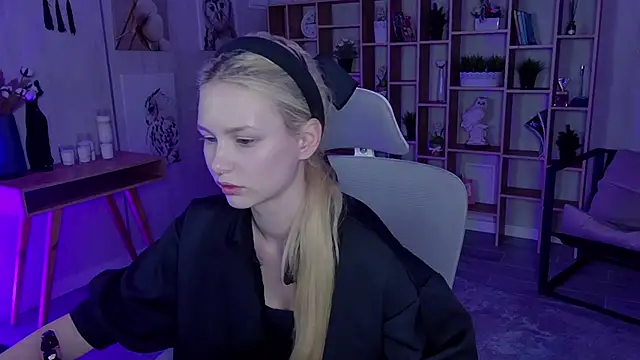 Snapshot of AvaDaviis chatting on 09/19/25, 10:49 AvaDaviis online show from 09/19/25, 10:49