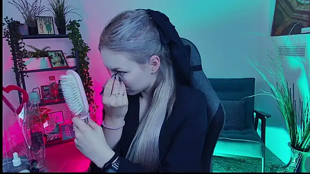 Snapshot of AvaDaviis chatting on 09/24/25, 11:02 AvaDaviis online show from 09/24/25, 11:02