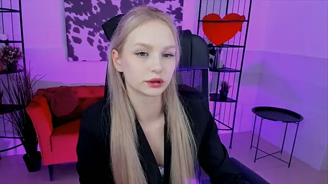 Snapshot of AvaDaviis chatting on 10/06/25, 02:14 AvaDaviis online show from 10/06/25, 02:14