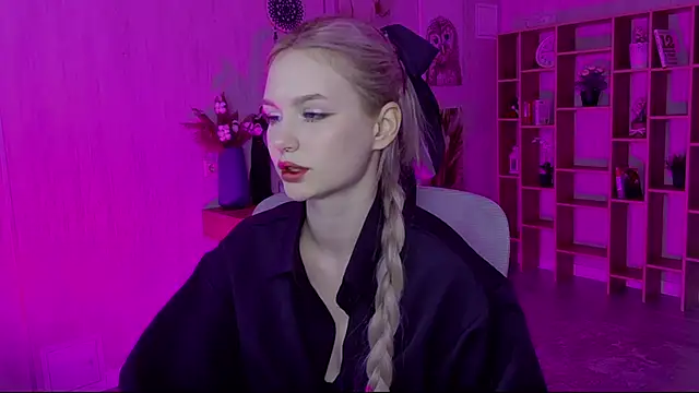 Snapshot of AvaDaviis chatting on 10/07/25, 03:20 AvaDaviis online show from 10/07/25, 03:20