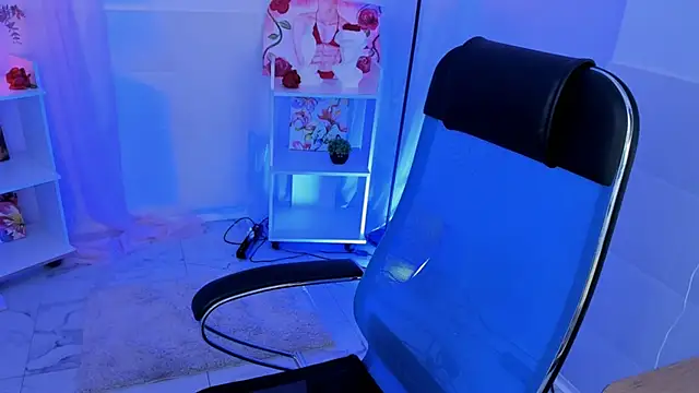 Snapshot of AvaDaviis chatting on 11/05/25, 03:12 AvaDaviis online show from 11/05/25, 03:12