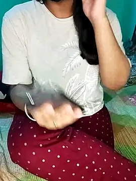 Snapshot of Arshii chatting on 09/13/25, 07:13 Arshii online show from 09/13/25, 07:13