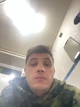 Snapshot of kisspussy1993 chatting on 10/28/25, 12:14 kisspussy1993 online show from 10/28/25, 12:14