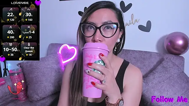 Snapshot of TilaTequila_15 chatting on 11/15/25, 02:13 TilaTequila 15 online show from 11/15/25, 02:13