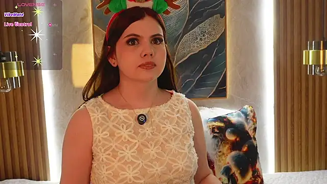 Snapshot of issa_baby2 chatting on 12/15/25, 03:44 issa baby2 online show from 12/15/25, 03:44