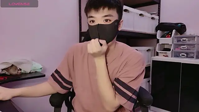 Snapshot of doggyman523 chatting on 10/01/25, 05:02 doggyman523 online show from 10/01/25, 05:02