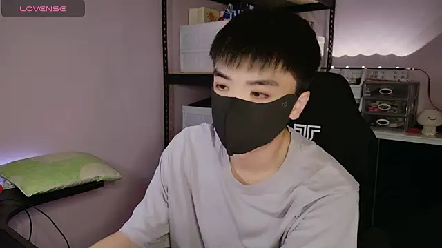 Snapshot of doggyman523 chatting on 11/14/25, 04:06 doggyman523 online show from 11/14/25, 04:06