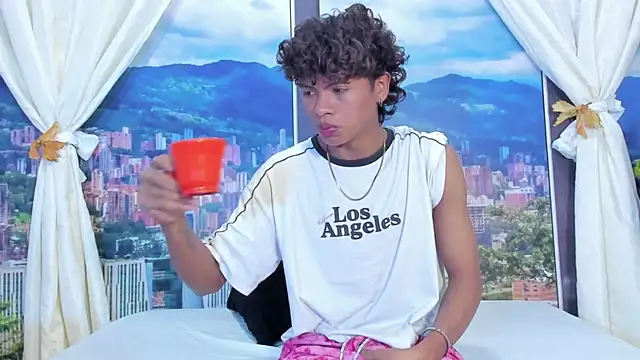 MilthonDelis online show from 11/11/25, 03:06