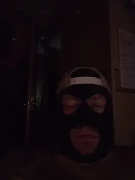 Snapshot of JoeyUhOh chatting on 11/09/25, 10:02 JoeyUhOh online show from 11/09/25, 10:02