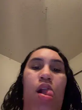 Snapshot of carlithefreak chatting on 04/18/26, 10:54 carlithefreak online show from 04/18/26, 10:54