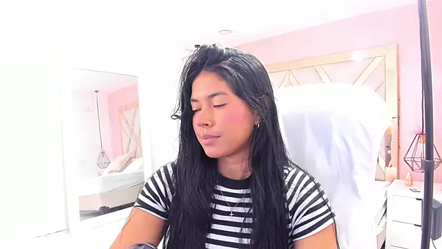 Snapshot of samantaa_shy chatting on 01/11/26, 03:33 samantaa shy online show from 01/11/26, 03:33