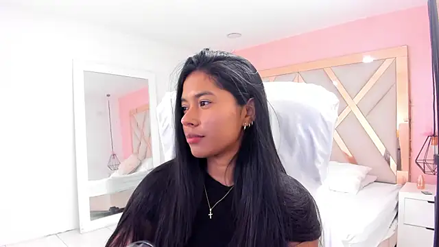 Snapshot of samantaa_shy chatting on 01/12/26, 03:23 samantaa shy online show from 01/12/26, 03:23