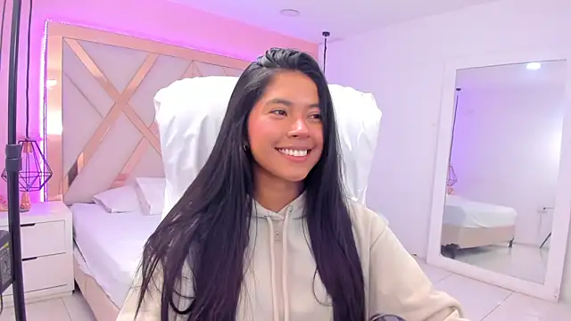 Snapshot of samantaa_shy chatting on 02/15/26, 06:04 samantaa shy online show from 02/15/26, 06:04