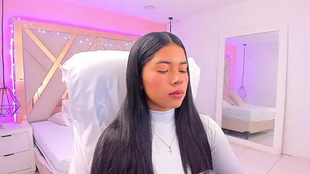 Snapshot of samantaa_shy chatting on 03/04/26, 10:27 samantaa shy online show from 03/04/26, 10:27