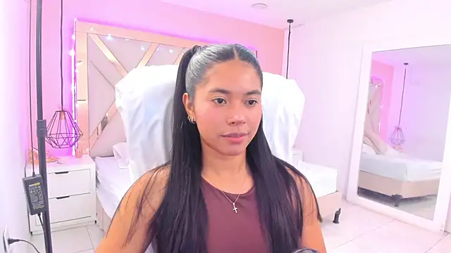 Snapshot of samantaa_shy chatting on 03/19/26, 01:31 samantaa shy online show from 03/19/26, 01:31