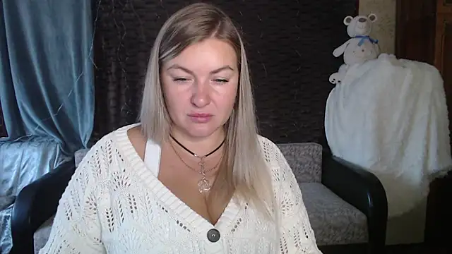 Snapshot of NikaSkylink chatting on 09/19/25, 03:30 NikaSkylink online show from 09/19/25, 03:30