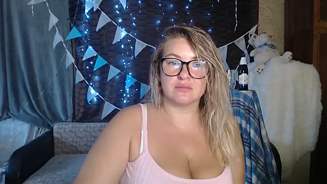 Snapshot of NikaSkylink chatting on 09/26/25, 03:21 NikaSkylink online show from 09/26/25, 03:21