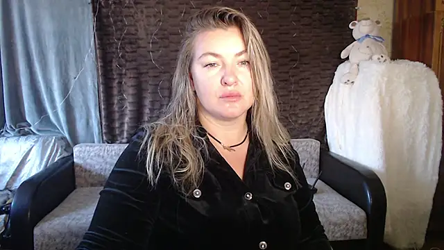 Snapshot of NikaSkylink chatting on 10/08/25, 03:48 NikaSkylink online show from 10/08/25, 03:48