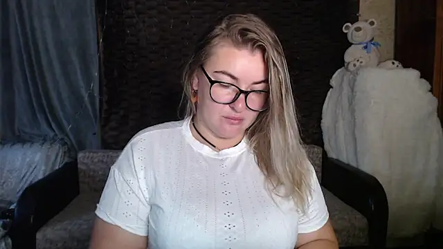 Snapshot of NikaSkylink chatting on 10/20/25, 03:51 NikaSkylink online show from 10/20/25, 03:51