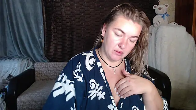 Snapshot of NikaSkylink chatting on 10/22/25, 04:02 NikaSkylink online show from 10/22/25, 04:02