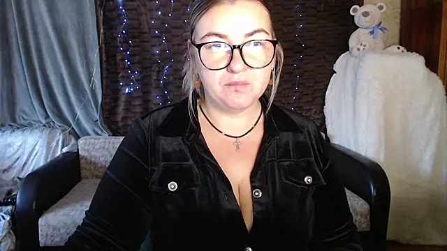 Snapshot of NikaSkylink chatting on 10/24/25, 03:58 NikaSkylink online show from 10/24/25, 03:58