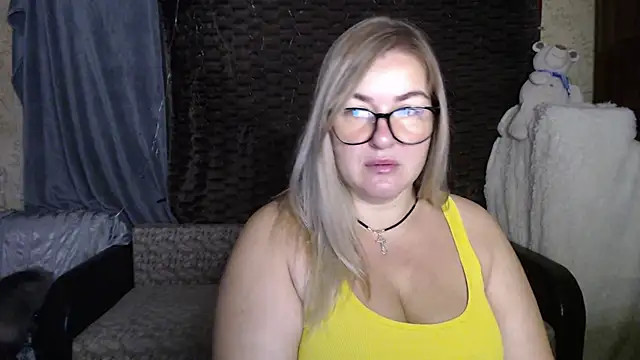 Snapshot of NikaSkylink chatting on 10/29/25, 03:20 NikaSkylink online show from 10/29/25, 03:20