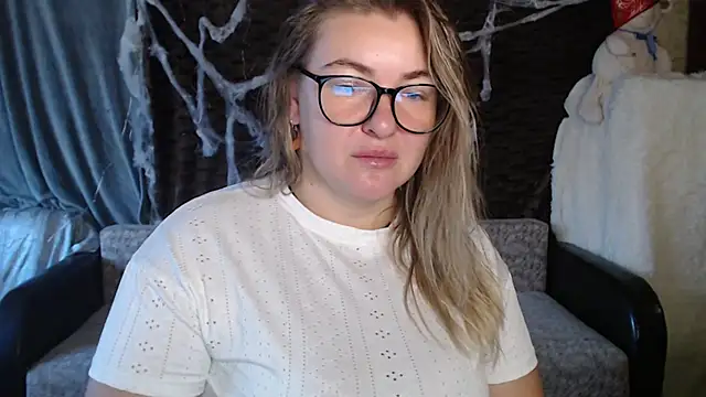 Snapshot of NikaSkylink chatting on 11/01/25, 04:36 NikaSkylink online show from 11/01/25, 04:36