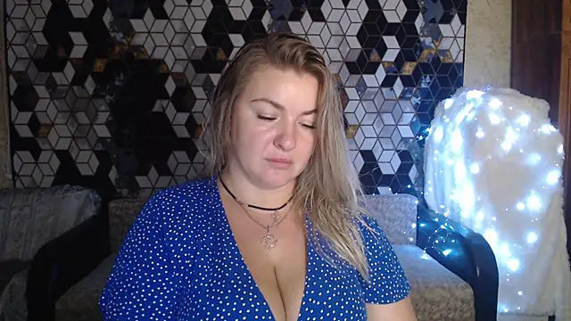 Snapshot of NikaSkylink chatting on 11/17/25, 08:03 NikaSkylink online show from 11/17/25, 08:03