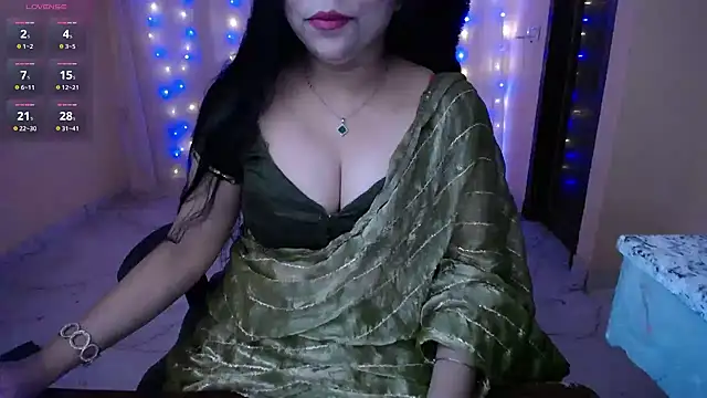 Snapshot of Divvya_ chatting on 03/10/26, 06:13 Divvya online show from 03/10/26, 06:13