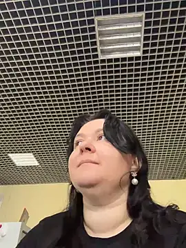 Snapshot of Liza_Will chatting on 04/13/26, 08:42 Liza Will online show from 04/13/26, 08:42