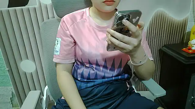 Snapshot of Emachiii chatting on 09/23/25, 12:24 Emachiii online show from 09/23/25, 12:24