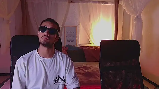 Laila asher online show from 09/13/25, 12:32