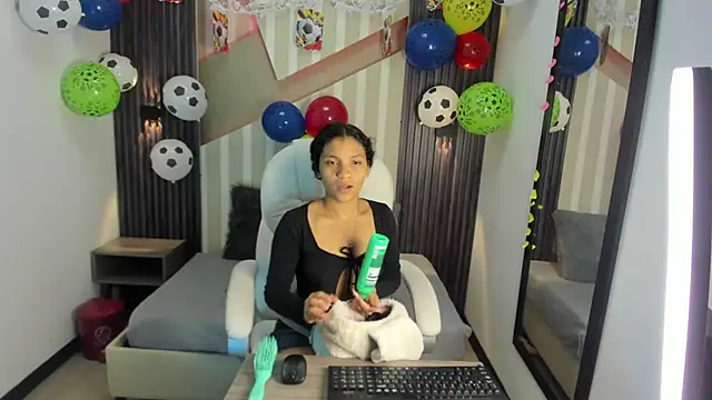 Snapshot of LittleeStar chatting on 06/23/26, 10:19 LittleeStar online show from 06/23/26, 10:19
