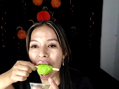 Snapshot of AntonelaMorriz chatting on 10/13/25, 07:14 AntonelaMorriz online show from 10/13/25, 07:14