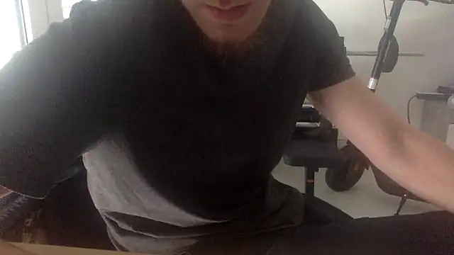 Snapshot of Dareeee93 chatting on 05/13/26, 12:57 Dareeee93 online show from 05/13/26, 12:57